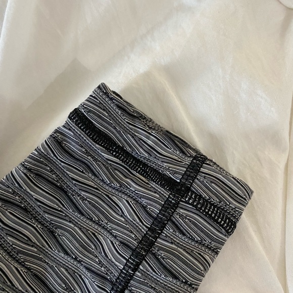 Lululemon Speed Tight II Textured Wave Black Silver Spoon Black Sz 8 - Picture 6 of 7